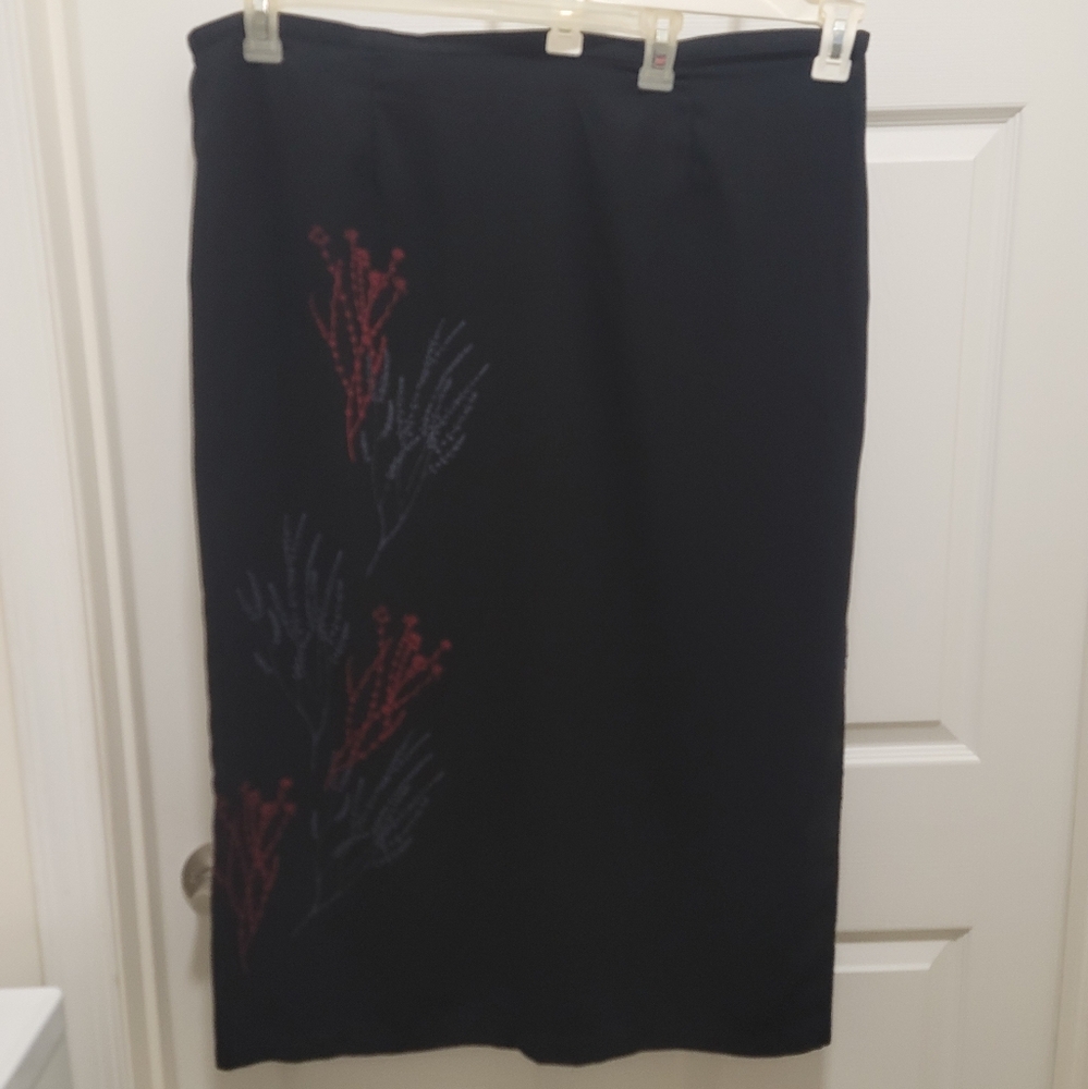 Black Pencil Skirt with Red &Gray Print And Slit, 22 X 36, Plus Size 18-20